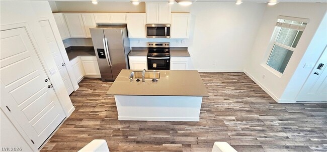 Building Photo - 915 Violet Heron St