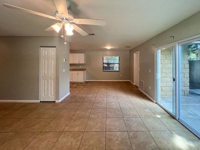 Photo - 2292 - Sugarfoot Oaks Unit B