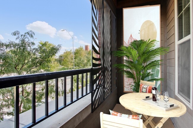 Balcón cerrado y vistas a la ciudad - Lofts at Union Hill