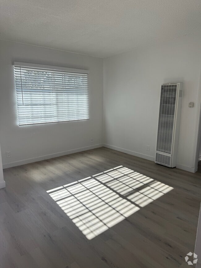 Building Photo - 11730 Runnymede St Unit 6 Rental