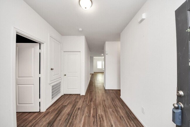 Photo - 1060 Fraser Fir Ln