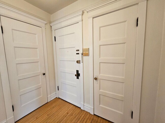 Photo - 3800 N Wilton Ave Unit 3S