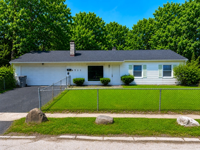 Building Photo - 4511 N Kenmore Rd
