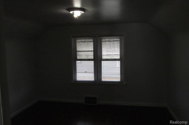 Photo - 613 Riverbank St