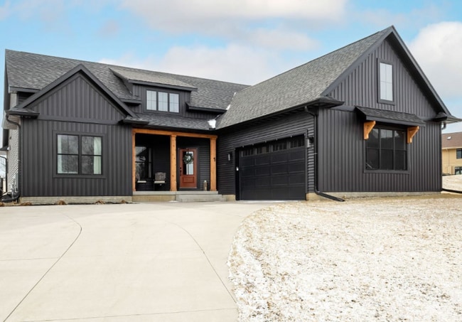 Building Photo - 1 Country Club Ct