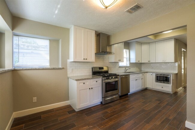 Photo - 11402 Brook Meadows Ln