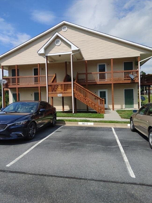 Building Photo - 141 Brookland Ter Unit 1
