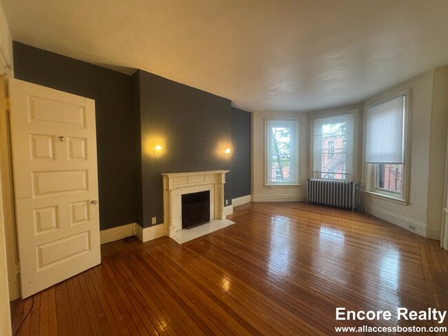 Building Photo - 393 Commonwealth Ave Unit 3