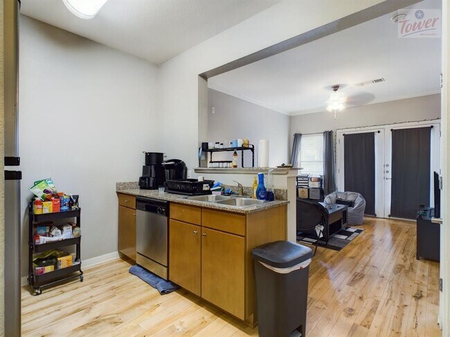 Photo - 2502 Leon St Unit 313