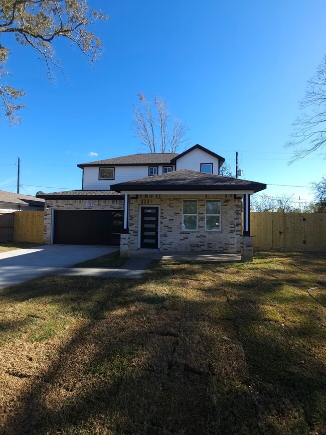 Photo - 107 Booker St