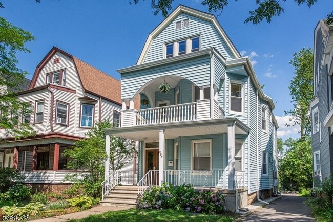 Building Photo - 207 Hillside Ave Unit 2