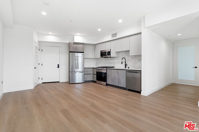 Photo - 160 Chestnut St