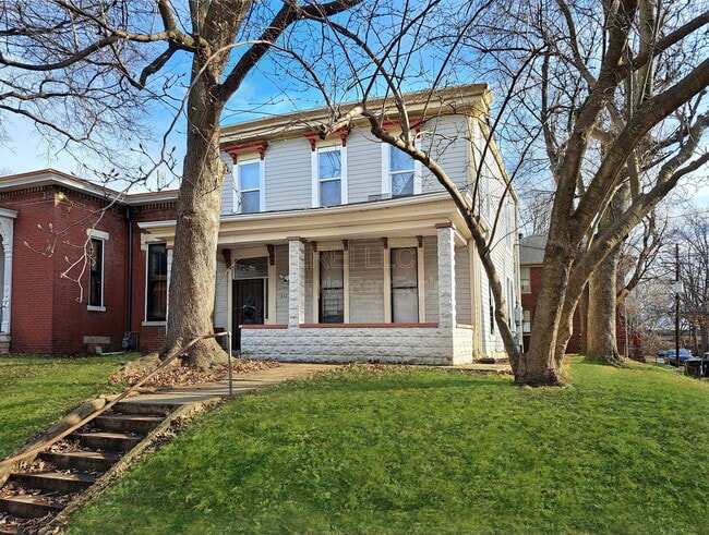 Building Photo - 1123 S Brook St Unit 3