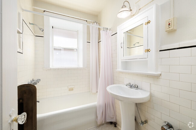 Studio - 425SF - Bathroom - Toronto Parcade Apartments