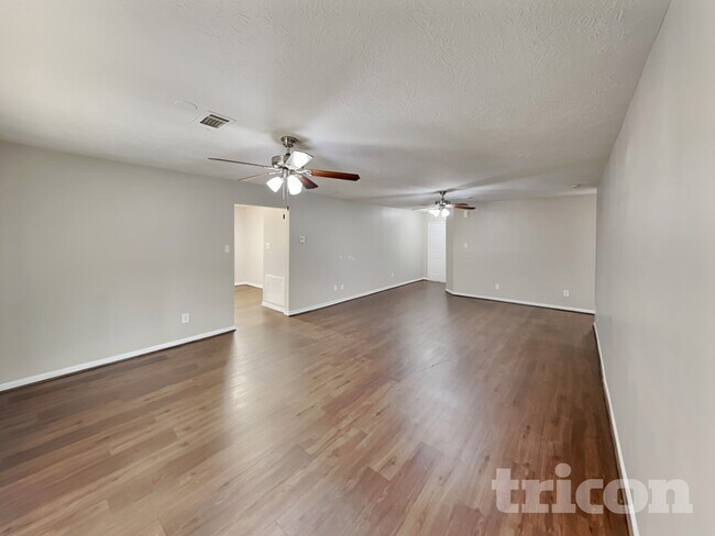 Photo - 28707 Binefield St