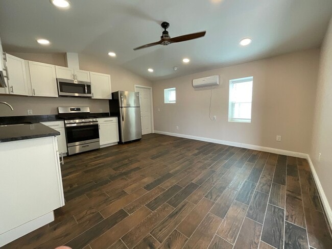 Photo - Central Tucson, close to University of Ari...