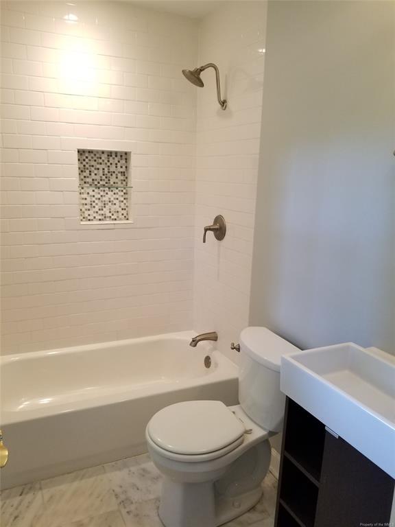 Photo - 110 King Henry Way