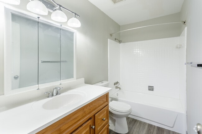 2 BR, 1 BA - 880 SF