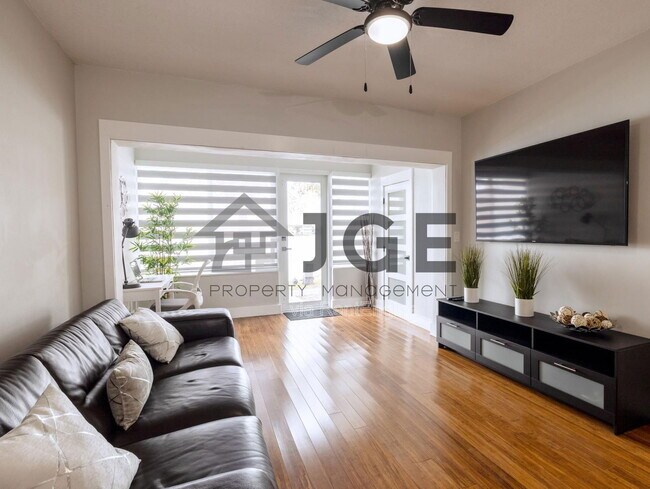 Photo - 270 NE 191st St Unit 103