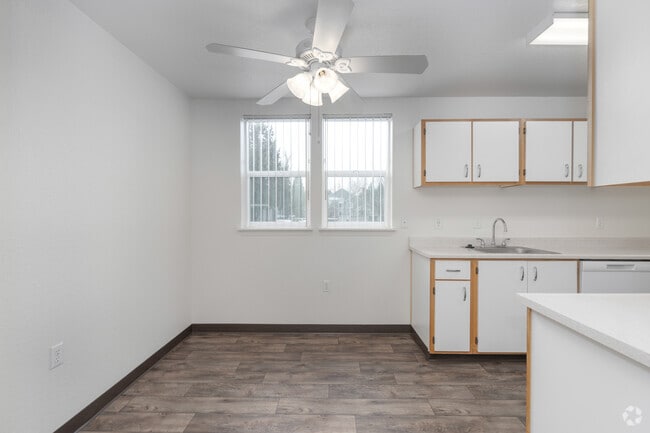 1BR, 1BA - 683SF - Dining Room