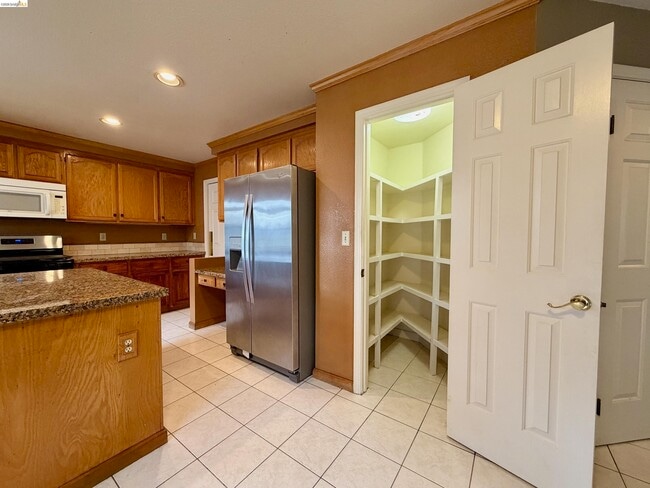 7 Goldmeadow Ct