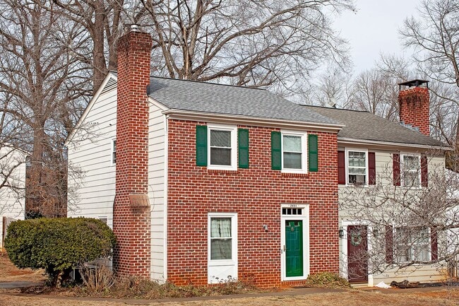 Building Photo - Pet-Friendly Briarwood Duplex - Easy Access to NGIC/DIA/NGA, CHO Airport, & Hollymead Town Center