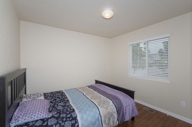 Photo - **HOLIDAY MOVE IN SPECIAL**