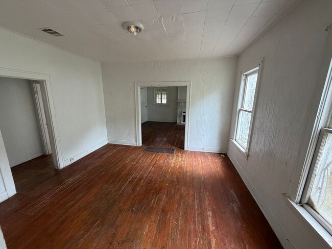 Photo - 3 Bedroom Highland Home - with Central Air!