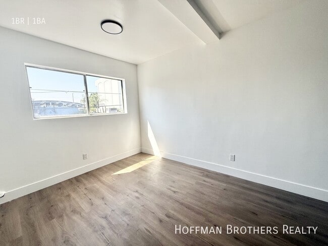 Photo - 1819 S Oxford Ave Unidad 20