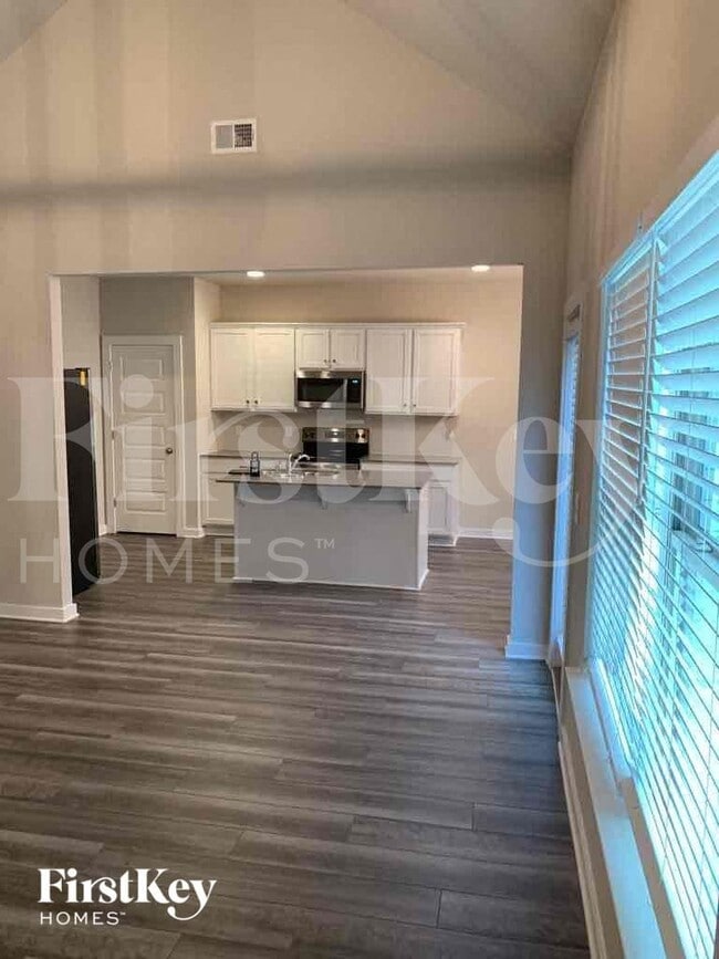 Photo - 305 Avalon Wy