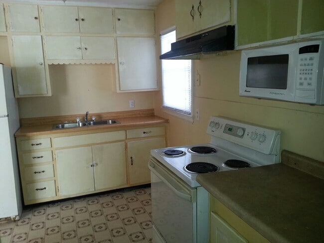 Photo - 3207 N Bolton Ave