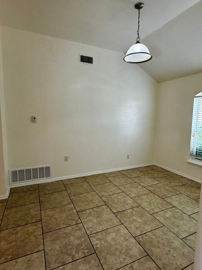 Photo - Spacious 4 Bedroom 2 Bath