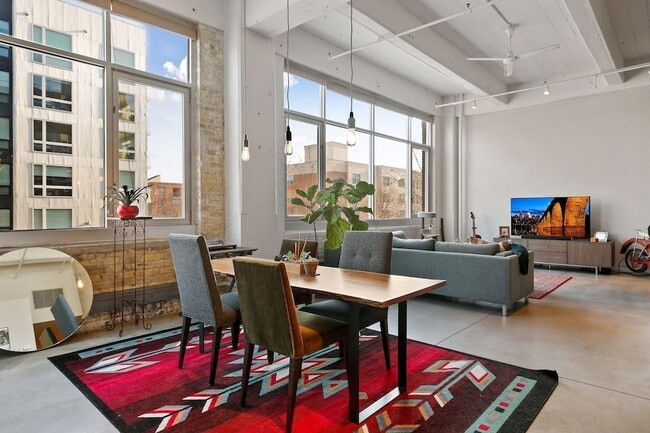 Photo - 700 N Washington Ave