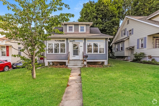 Building Photo - 2826 Beechland Ave Rental