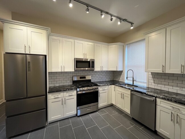 Building Photo - 4739 Essex Way