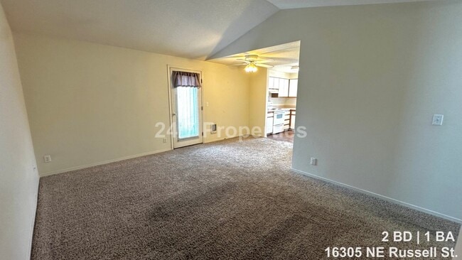 Photo - 16301 NE Russell St Unidad 16305