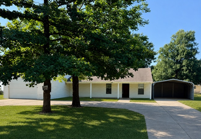 Building Photo - 1306 Barton Ln