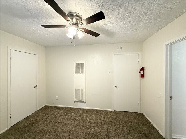 Photo - 3629 N MacGregor Way Unidad 3