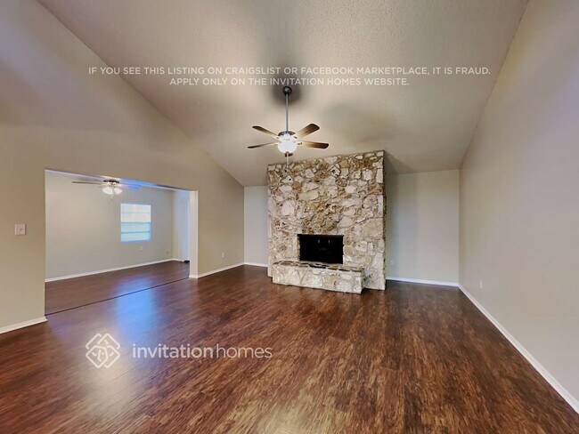 Photo - 851 Woodgate Trail