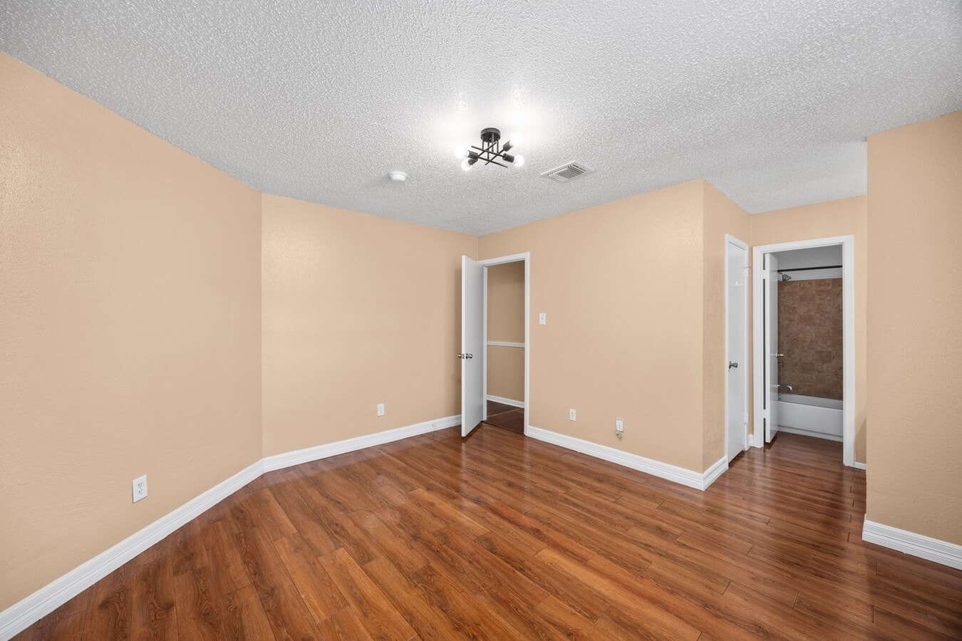 Photo - 1014 Three Forks Dr