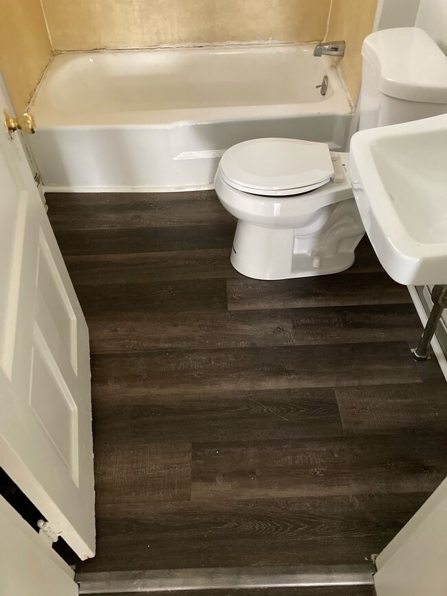 Building Photo - 27 S Locust St Unit 1