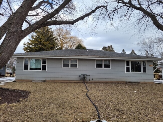 Photo - 917-919 Meadowview Drive - 919