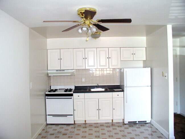Cottage Court Apartment