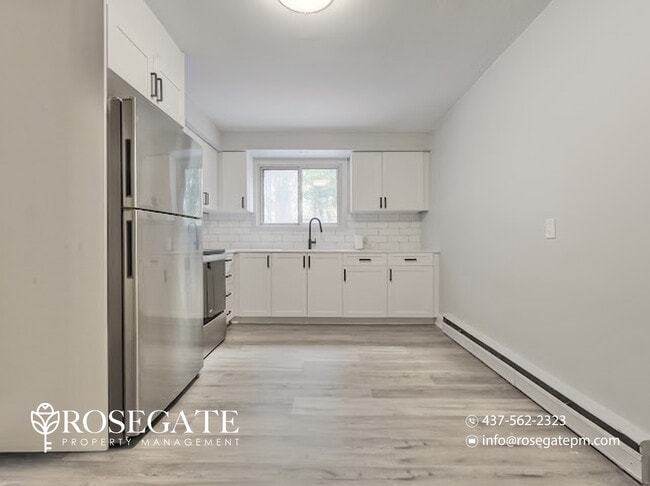 Photo - Spacious 3-Bedroom Apartment with Balcony – Pet Friendly – Utilities Included – Kitchener Unité 2