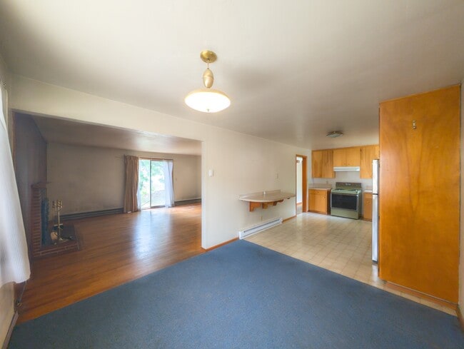 Photo - 971 NW Cleveland Ave