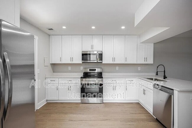 Photo - 1907 S Lyle Ln