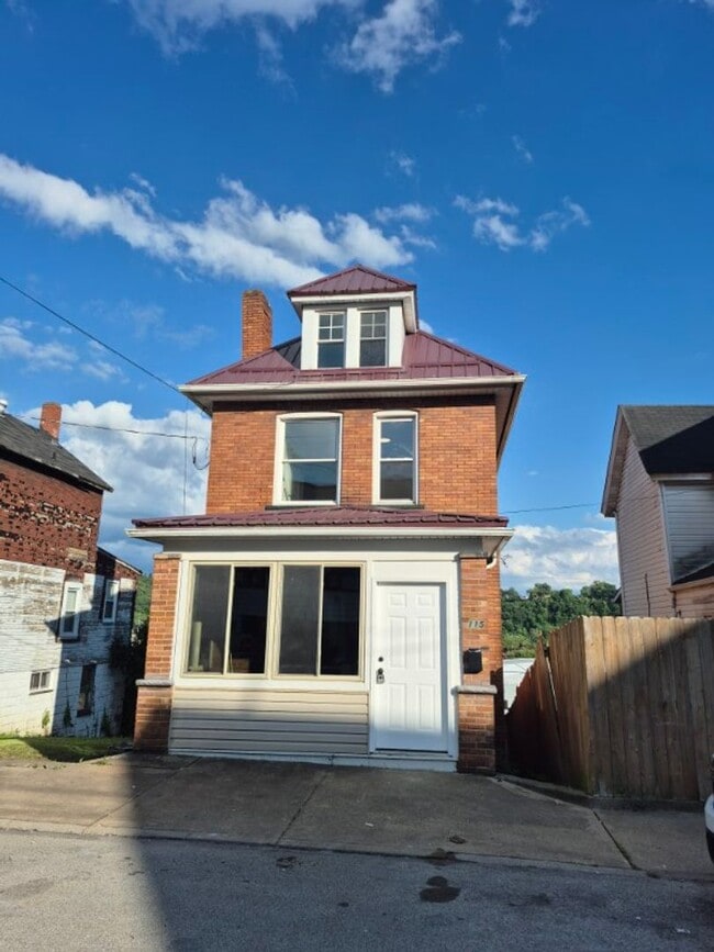 Building Photo - Charming 3BR 1BA home in Tarentum