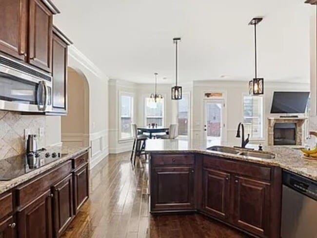 Photo - 8 Hillfoots Ct