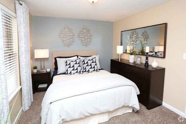 2BR, 1BA - 1000 SF - Bedroom