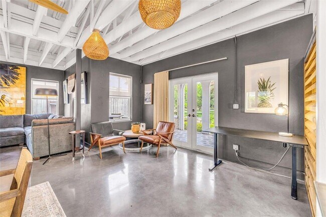 Photo - 11 SE 13th St